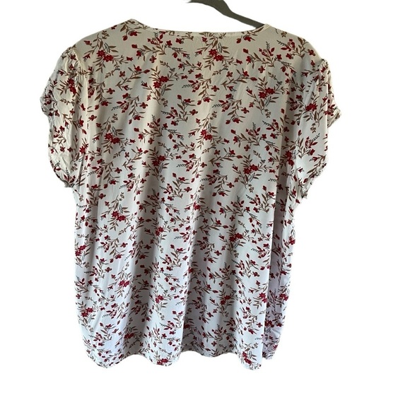 Fun2Fun floral cap sleeve blouse from Stitchfix size XXL runs small - Picture 2 of 7
